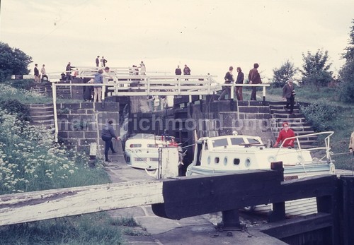 Newlay locks canal - locks, boats