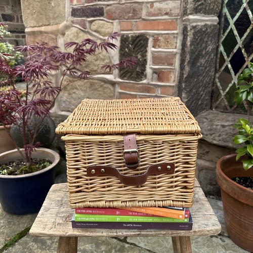 Wicker hamper with - hamper,