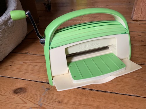 Cricut cuttlebug die cutting - cricut,