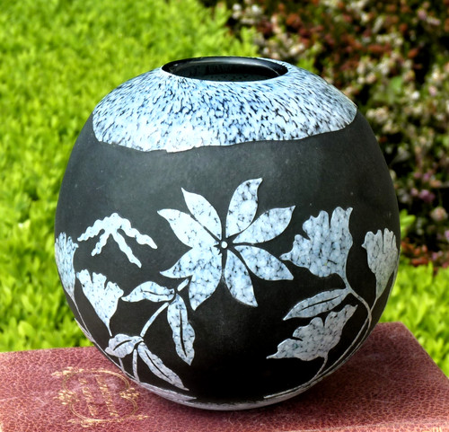 Cameo glass vase - , overlay