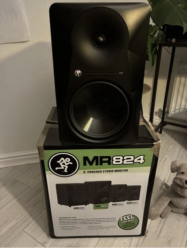 Mackie mr824 powered - mr824, 8”