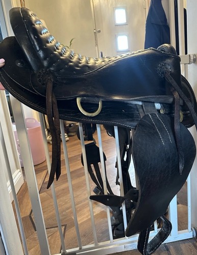 Black western saddle - saddle, 17”