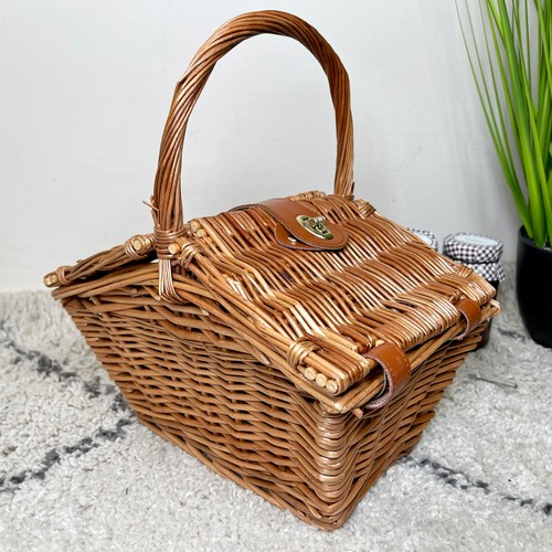Light steamed hamper - steamed, picnic