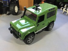 Bruder 1:16 Land Rover Defender.