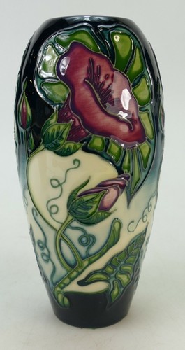 Moorcroft vase decorated - vase, in