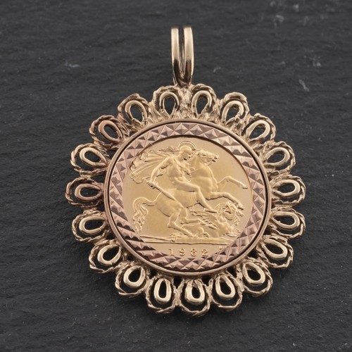 Second hand yellow gold queen - hand,
