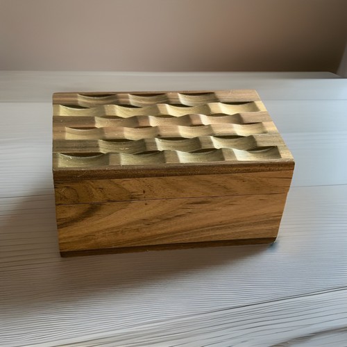 Vintage wooden keepsake box - wooden,