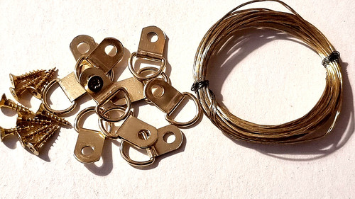 Picture frame rings screws - d,