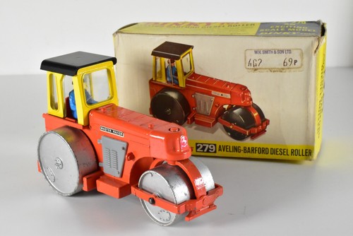 100 original boxed - dinky, toys