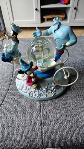 Disney water globe muscial - water,