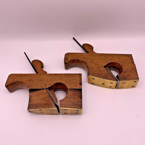 Pair tailed handle - of,