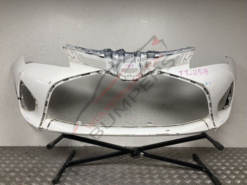 Toyota yaris 2014 front - 2014-on,
