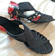 stunning floral dancing