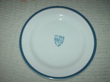 wedgwood metallised bone china plate 3..85 with blue armorial shield 22.5 cm wid