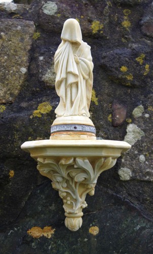 The tudor gate - momento, mori
