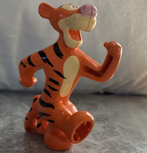 Disney winnie the pooh tigger - winnie,