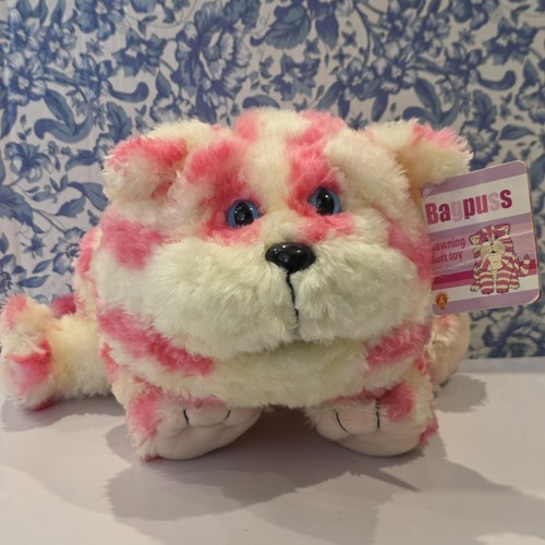 Large bagpuss cat yawning - bagpuss,