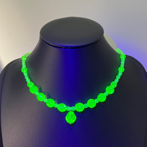 Uranium vaseline glass bead - uranium,