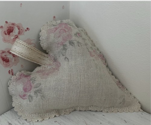 Hanging heart kate forman - in,