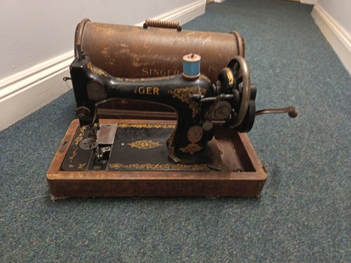 Vintage hand crank singer - hand,