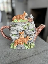 Tea pot collectable Leonardo The Fox and Hounds Hand Painted Ceramic 