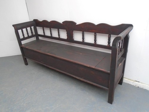 Black red columned antique - black,