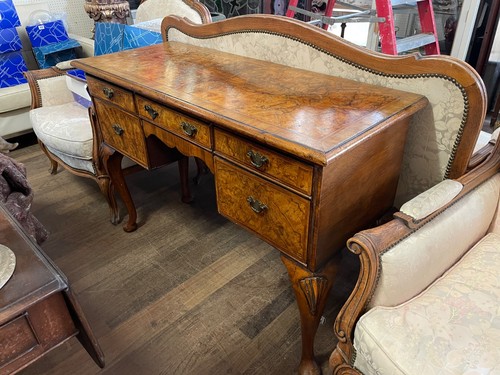 Queen anne revival figured - queen,