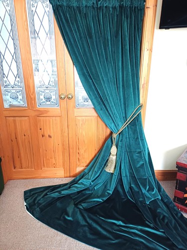 Large velvet curtains green - large,