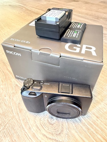 Ricoh iiix 24mp 8 40mm - iiix, f/2.8