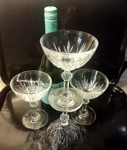 Vintage champagne hand - hand, cut