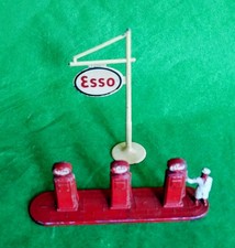 Matchbox Lesney Esso Petrol Pumps.  Very Nice For Age