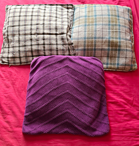Bundle cushion cover - of, 3