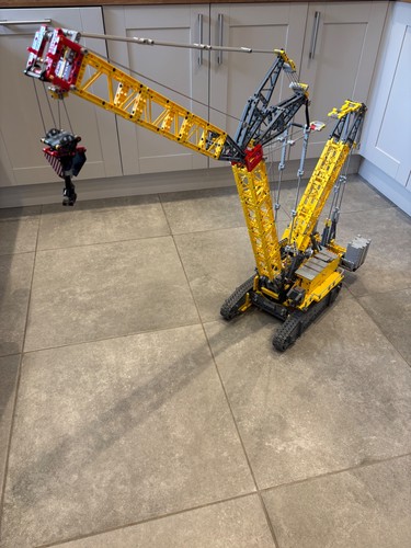 Lego technic liebherr crawler - liebherr,