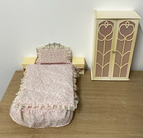 Sindy bed and wardrobe - and,