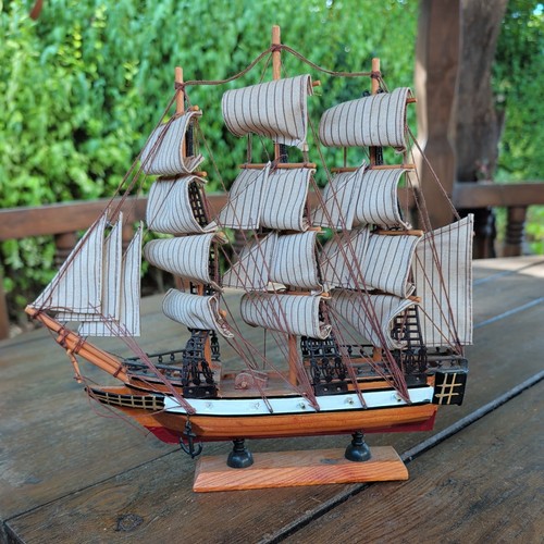 Vintage wooden model - -,