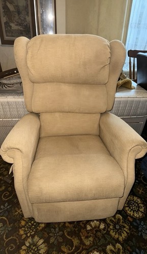 Electric riser recliner chair