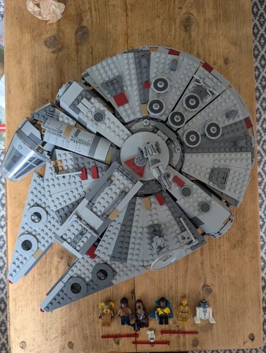 Millennium falcon 75257 100 - falcon,