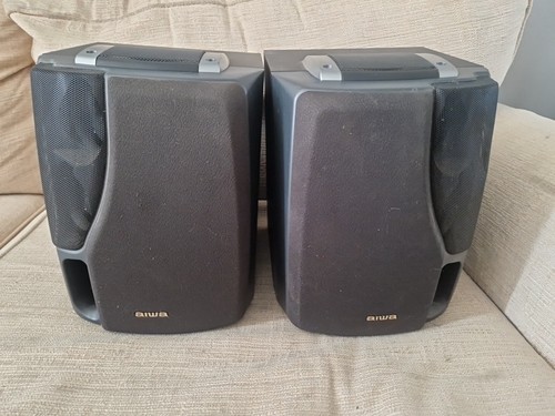 Pair aiwa speakers - of,