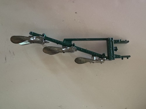 Britains farm 3 furrow - 1:32.farm.,