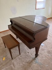 Piano - Baby Grand Piano -