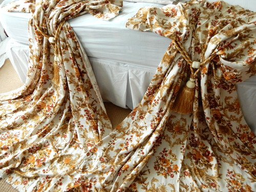 Pair curtains arts - 73"w,