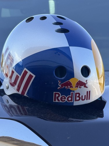Red bull athlete helmet - red,