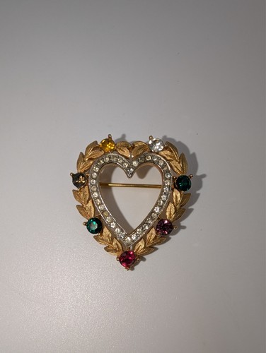 Vintage flawed crown trifari - flawed,