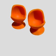 Retro-Look  Ovalia-Inspired Egg Chair Shaped 2x  Orange Silicone Egg Cups