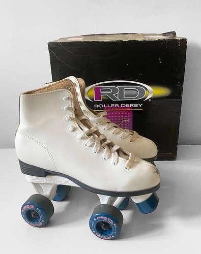 Roller derby figure - roller,