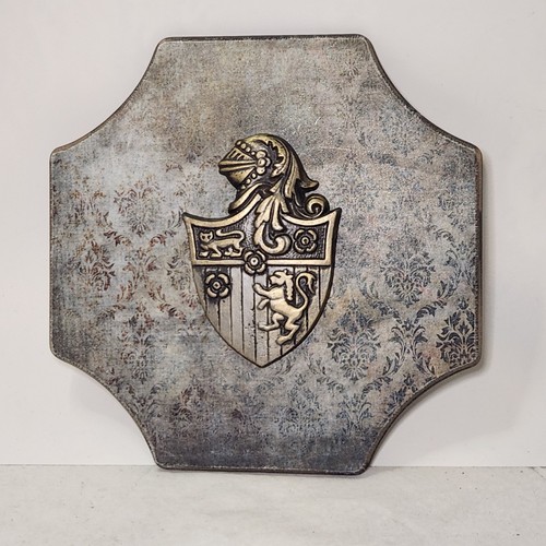 Royal family crest coat - royal,