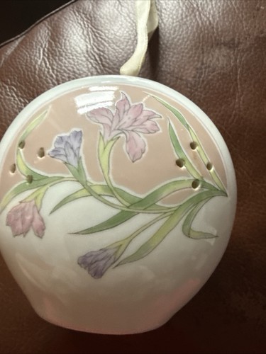 Pomander vintage style floral - style,