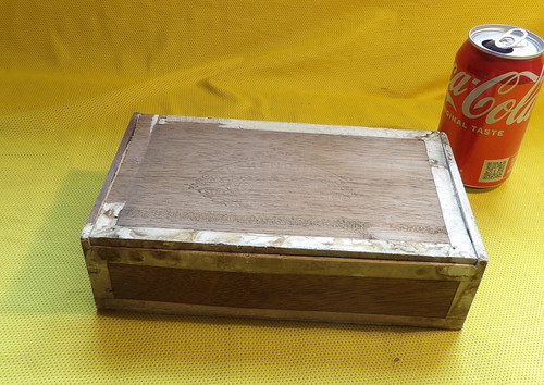 Empty vintage wooden cigar - ,