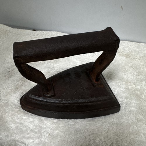 Vintage cast iron sad - iron,
