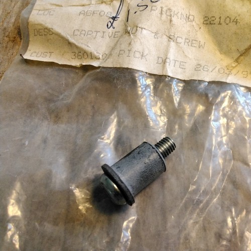 Mgb mgc bonnet captive nut - captive,